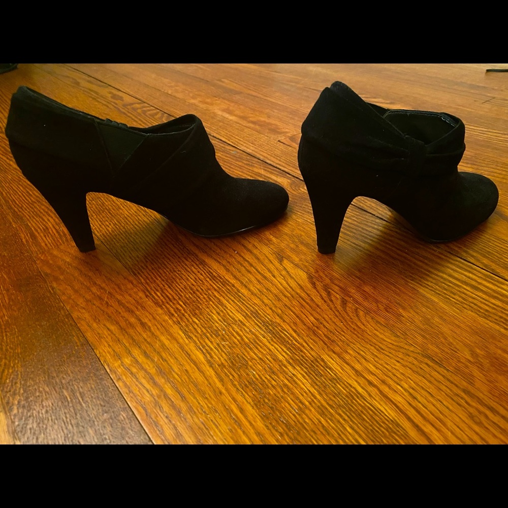 Tahari, Grant, black suede, booties brand new, with box, size 7,